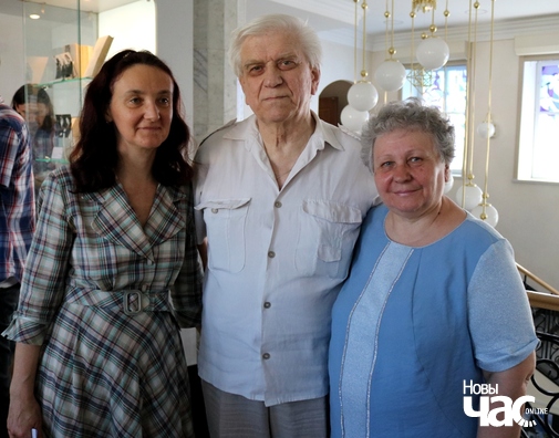 Сяргей Законнікаў з Верай і Марыяй Міцкевічамі Сяргей Законнікаў з Верай і Марыяй Міцкевічамі