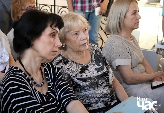 Юлія Якалеўна Бураўкіна (у цэнтры) і Наталля Адамовіч (справа) Юлія Якалеўна Бураўкіна (у цэнтры) і Наталля Адамовіч (справа)