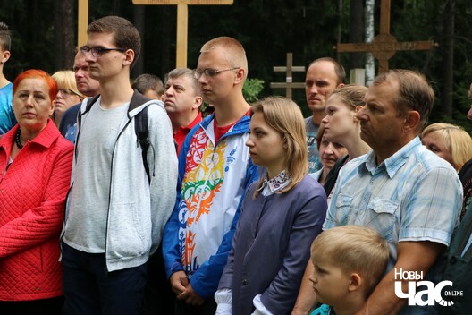 3/9 img_8550_1280x853_logo.jpg