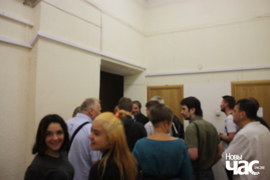 Падтрымаць Зміцера сення прыйшлі як журналісты так і сябры ягонага сына Яна Падтрымаць Зміцера сення прыйшлі як журналісты так і сябры ягонага сына Яна