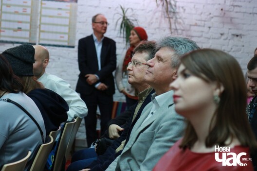 12/18 img_9878_1024x683_logo.jpg