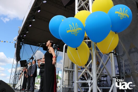 15/32 img_9891_1280x853_logo.jpg