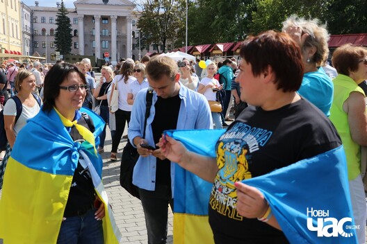 21/32 img_9943_1280x853_logo.jpg