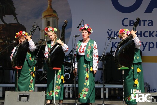 25/32 img_9946_1280x853_logo.jpg