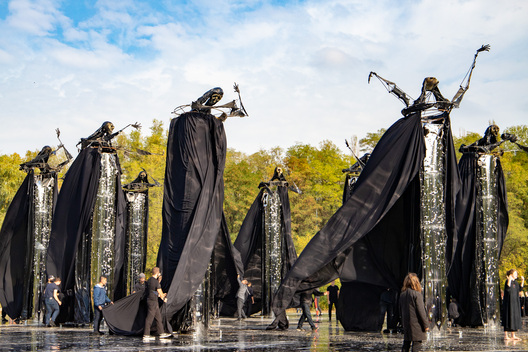 Адкрыццё інсталяцыі ў Бабіным Яры ў 2020 годзе. Фота: kyivcity.gov.ua Адкрыццё інсталяцыі ў Бабіным Яры ў 2020 годзе. Фота: kyivcity.gov.ua