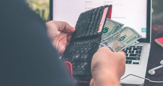 Сярэдні заробак у Беларусі вырас: ці чакаць росту коштаў?