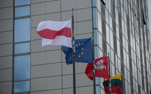 У 2020 годзе кіраўніцтва Вільнюса вывешвала беларускі нацыянальны сцяг у падтрымку пратэстоўцаў. Фота: delfi.lt У 2020 годзе кіраўніцтва Вільнюса вывешвала беларускі нацыянальны сцяг у падтрымку пратэстоўцаў. Фота: delfi.lt