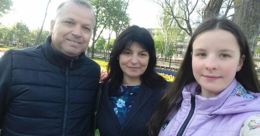 Выехаць з Марыупаля: гісторыя сям'і Вікторыі Джамбаз