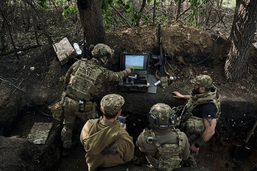 Атрады УСУ з FPV-дронамі ў Харкаўскай вобласці. Kostiantyn Liberov / Libkos / Getty Images Атрады УСУ з FPV-дронамі ў Харкаўскай вобласці. Kostiantyn Liberov / Libkos / Getty Images