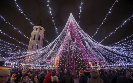 kaledu_eglutes_iziebimas_vilniuje_76529795.jpg kaledu_eglutes_iziebimas_vilniuje_76529795.jpg