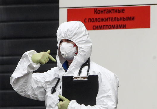 У Беларусі пры насельніцтве менш за 9,5 млн чалавек афіцыйна зарэгістравана 36 выпадкаў каронавіруса. У Расеі, дзе пражывае ў 15 разоў больш чалавек, COVID-2019 пацверджаны толькі ў 63 чалавек. Фота: Valery Sharifulin / TASS / Forum У Беларусі пры насельніцтве менш за 9,5 млн чалавек афіцыйна зарэгістравана 36 выпадкаў каронавіруса. У Расеі, дзе пражывае ў 15 разоў больш чалавек, COVID-2019 пацверджаны толькі ў 63 чалавек. Фота: Valery Sharifulin / TASS / Forum