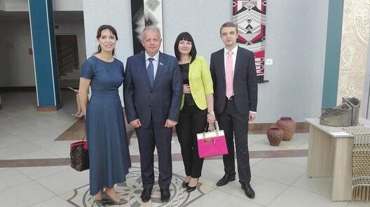 Наталля Карчэўская побач з Юрыем Бондарам, яшчэ рэктарам БДУ культуры і мастацтваў, цяпер міністрам культуры Наталля Карчэўская побач з Юрыем Бондарам, яшчэ рэктарам БДУ культуры і мастацтваў, цяпер міністрам культуры