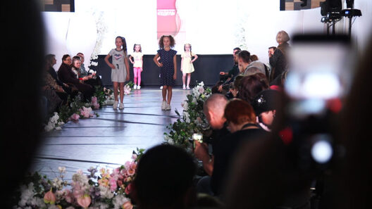 На подыюме ўсе ўдзельнікі роўныя На подыюме ўсе ўдзельнікі роўныя