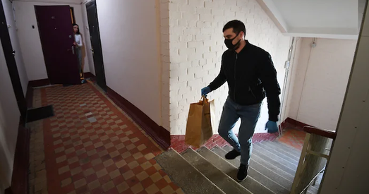 Расійскія анлайн-крамы скардзяцца на затрыманні кур'ераў і закрыццё пунктаў выдачы ў рэгіёнах