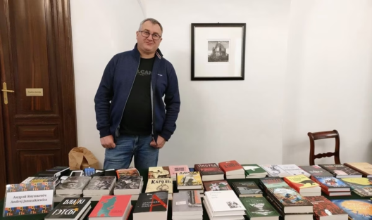 Выдавец Андрэй Янушкевіч на польска-беларускім кніжным кірмашы на фестывалі «Культура ў эміграцыі». Фота: Яраслаў Іванюк. Выдавец Андрэй Янушкевіч на польска-беларускім кніжным кірмашы на фестывалі «Культура ў эміграцыі». Фота: Яраслаў Іванюк.