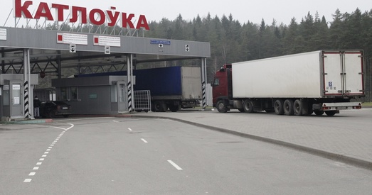 Чэргаў з фураў на мяжы амаль не засталося