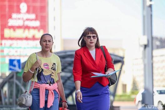 Марыя Мароз (злева) і Вольга Кавалькова. Фота: Вадзім Заміроўскі, TUT.BY Марыя Мароз (злева) і Вольга Кавалькова. Фота: Вадзім Заміроўскі, TUT.BY