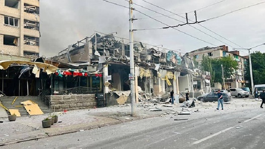 Зруйнаваная расійскай ракетай піцэрыя ў Краматорску. Фота: t.me/ermaka2022 Зруйнаваная расійскай ракетай піцэрыя ў Краматорску. Фота: t.me/ermaka2022