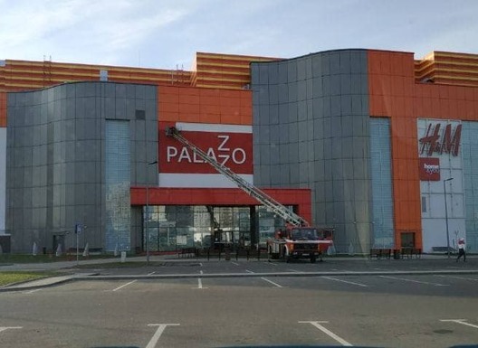 Так фасад перафарбоўвалі сёння раніцай. Фота: чытач TUT.BY Так фасад перафарбоўвалі сёння раніцай. Фота: чытач TUT.BY