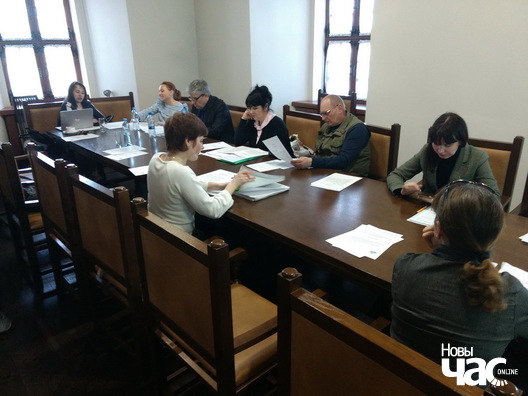 kruhly_stol_liava_logo.jpg kruhly_stol_liava_logo.jpg