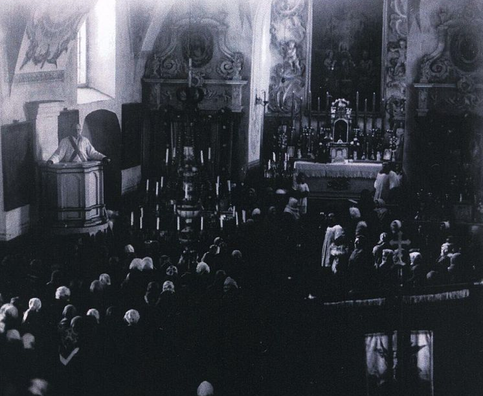 Ксёндз Гадлеўскі прамаўляе гамілію ў касцёле. Крыніца: catholic.by Ксёндз Гадлеўскі прамаўляе гамілію ў касцёле. Крыніца: catholic.by