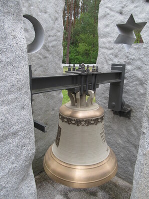 11/14 kurapaty_vystava_kieu_vandrouki_21_logo.jpg