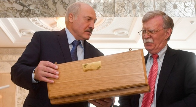 Падарунак да юбілею. Навошта Болтан прыязджаў да Лукашэнкі Падарунак да юбілею. Навошта Болтан прыязджаў да Лукашэнкі