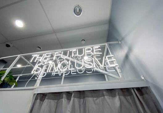 Future is inclusive» — надпіс у мінскай інклюзіўнай кавярні Future is inclusive» — надпіс у мінскай інклюзіўнай кавярні