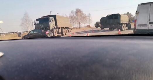 ДТЗ: расійскі вайсковы грузавік сутыкнуўся з легкавіком