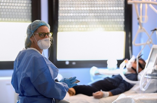 medik_maska_koronavirus_italiya_pandemiya.jpg medik_maska_koronavirus_italiya_pandemiya.jpg