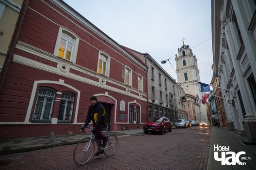У гэтым будынку месцілася друкарня Завадскага, дзе ў 1822 годзе была надрукавана першая кніга Міцкевіча «Балады і рамансы» У гэтым будынку месцілася друкарня Завадскага, дзе ў 1822 годзе была надрукавана першая кніга Міцкевіча «Балады і рамансы»