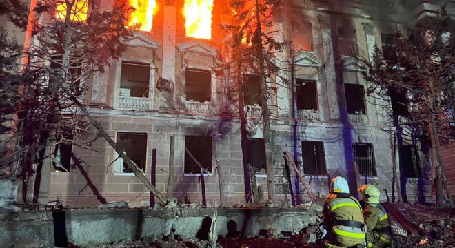 Расійскія войскі нанеслі ракетны ўдар па Мікалаеву. Ёсць загінулы і параненыя Па Мікалаеву ўначы ўдарылі «Калібрамі»: разбураны шматпавярховік, ёсць ахвяры