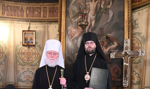 Мітрапаліт Яўген Рашэтнікаў (злева) пакідае Эстонію Мітрапаліт Яўген Рашэтнікаў (злева) пакідае Эстонію
