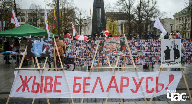 Дзень салідарнасці з Беларуссю і мітынг памяці Рамана Бандарэнкі -- фота Мітынг памяці Рамана Бандарэнкі ў Вільні. Фота
