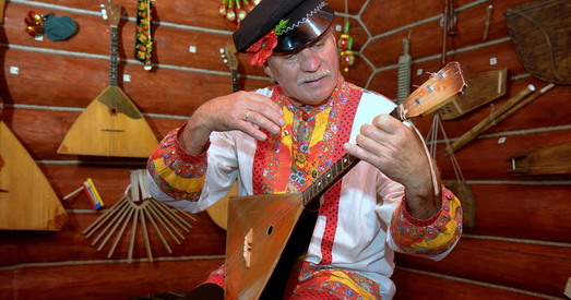 Рускія народныя інструменты, басейн і псіхатэрапія... Усе бонусы для выбарцаў у Гродна