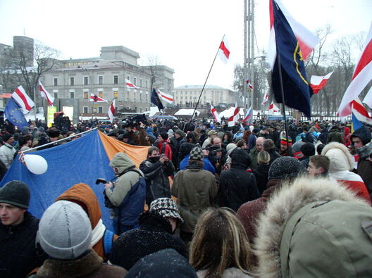На Кастрычніцкай плошчы 21 сакавіка 2006 г. Фота Яўгена Зелянко На Кастрычніцкай плошчы 21 сакавіка 2006 г. Фота Яўгена Зелянко
