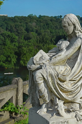 nwlocalpaper_bff_pm_bf_7_8_laurel_hill_mother_sons_grave_profile_close_boat_1.jpg nwlocalpaper_bff_pm_bf_7_8_laurel_hill_mother_sons_grave_profile_close_boat_1.jpg