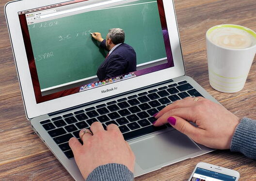 online_course_training_teacher_computer_internet.jpg online_course_training_teacher_computer_internet.jpg