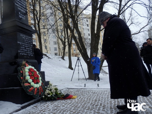 19/26 p3014044_logo.jpg