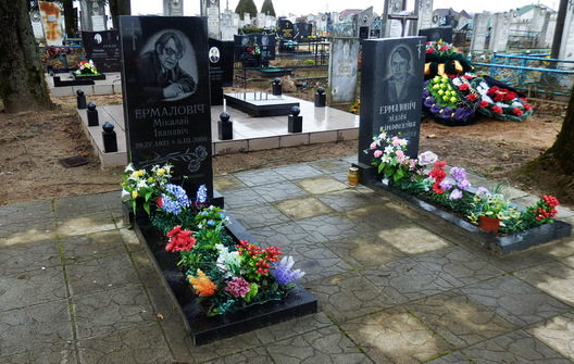 1/2 p3049748_logo.jpg