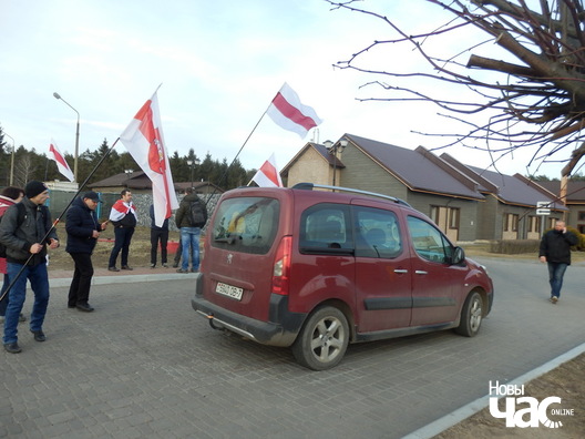 19/24 p3254702_logo.jpg