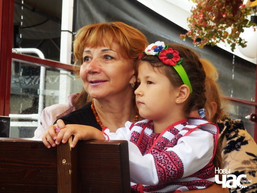 12/46 p8180190_logo.jpg