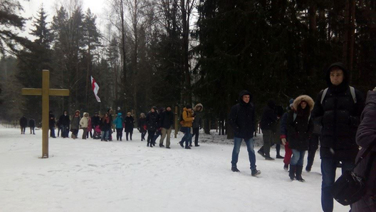 Падчас экскурсіі ў Курапаты. Фота з фб Валерыі Чарнаморцавай Падчас экскурсіі ў Курапаты. Фота з фб Валерыі Чарнаморцавай