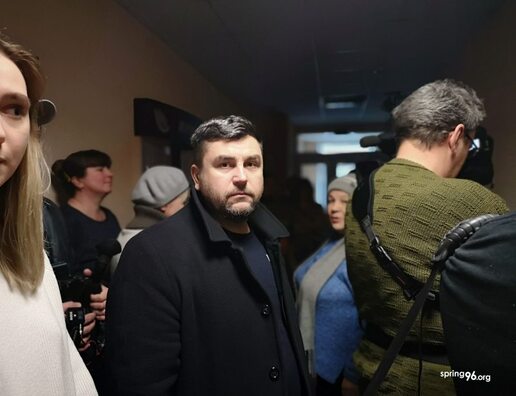 Андрэй Палуда перад судовым паседжаннем у Чэрыкаве Андрэй Палуда перад судовым паседжаннем у Чэрыкаве