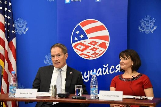 Фота са старонкі пасольства ЗША ў Мінску Фота са старонкі пасольства ЗША ў Мінску