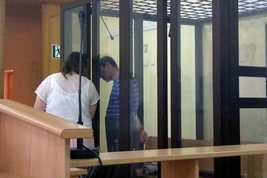 Віктар Паўлаў з адвакаткай. Фота: "Віцебская Вясна". Віктар Паўлаў з адвакаткай. Фота: "Віцебская Вясна".