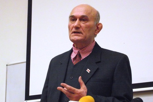 Зянон Пазьняк на прэзентацыі ў Варшаве Зянон Пазьняк на прэзентацыі ў Варшаве
