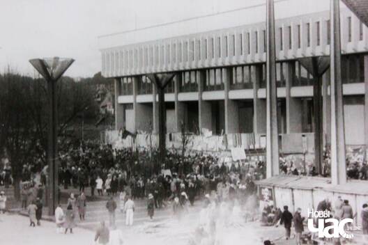 17/19 perad_budynkam_parljamentu_logo.jpg