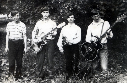 Першы школьны вакальна-інструментальны ансамль Ігара, 1969 год Першы школьны вакальна-інструментальны ансамль Ігара, 1969 год