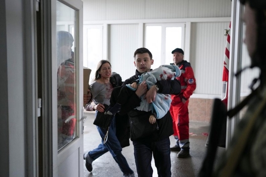 Першыя ахвяры расійскага тэрору 24 лютага 2022 года. Фота: Яўген Малалетка Першыя ахвяры расійскага тэрору 24 лютага 2022 года. Фота: Яўген Малалетка